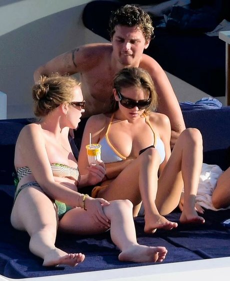 feet milf onlyfans pornographic photo