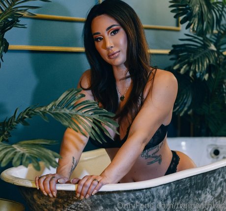 TrainWithTay top model pictures