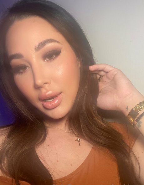 TrainWithTay porn model photos