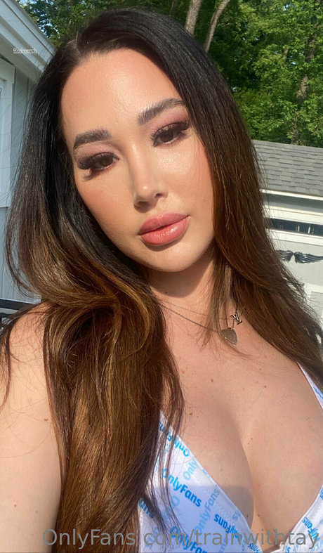 TrainWithTay model nudes pics