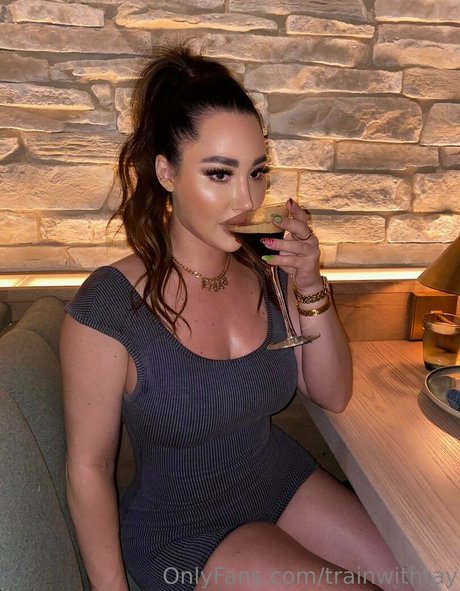 TrainWithTay nude model img