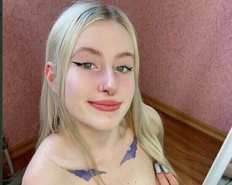 lily charming free actress galleries