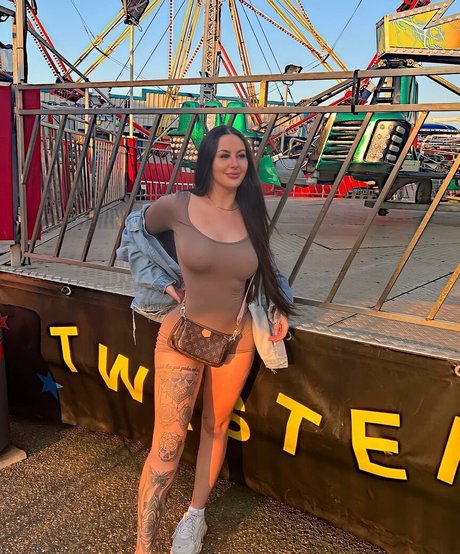 Beckie Holloway model free pic