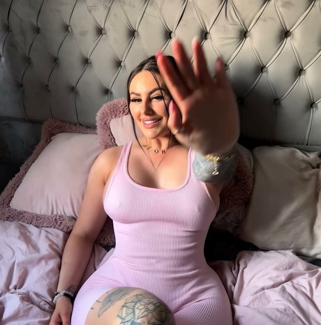 Beckie Holloway star top archive