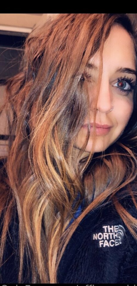 effiesworld star nude photo