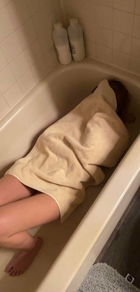 Useless cum bucket model top pic