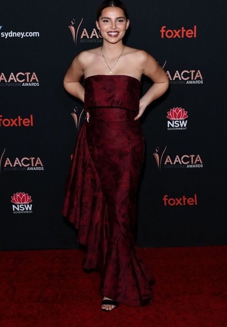 black hair milf onlyfans sexy naked pictures