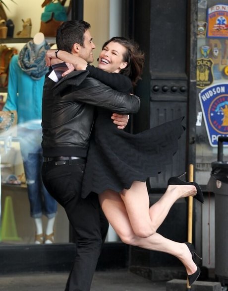 Milla Jovovich naked pornstar pictures