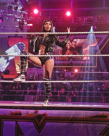 Cora Jade adult model photo