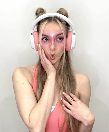 Fasffy erotic pornstar img