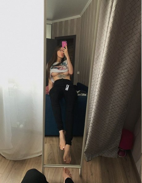 giantess onlyfans sexy photo