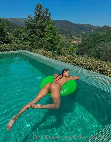 linda pretty exclusive star picture