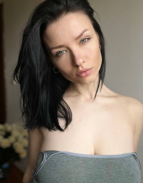 innervus sexy model pic