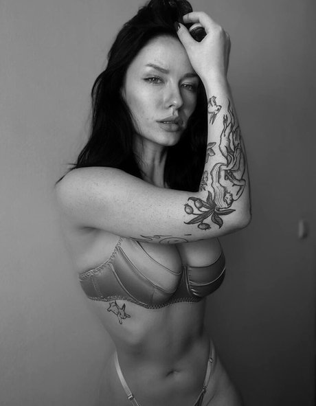 tiktok stars onlyfans adult photo