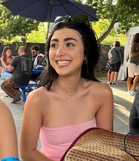 Alexa Mansour Quick photo