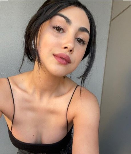 Alexa Mansour Profile photo