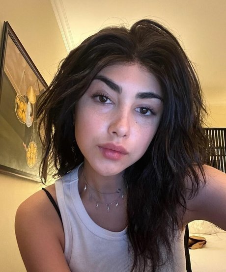 Alexa Mansour model sexy galleries