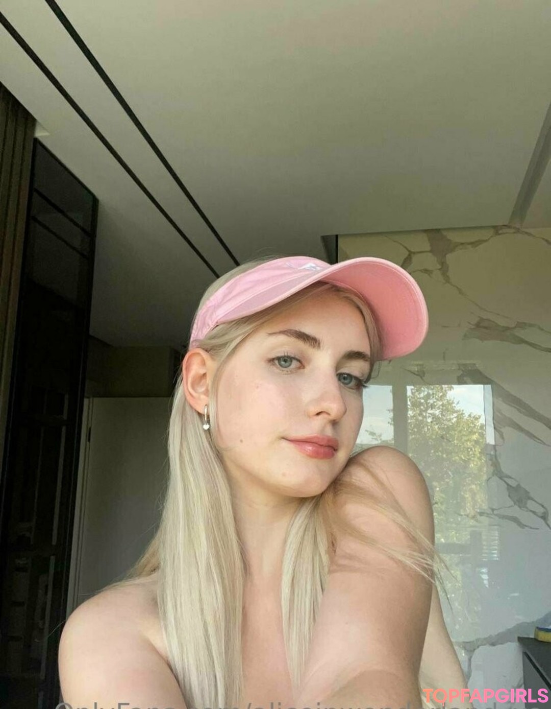 aliceinwonderland xo model beautiful picture