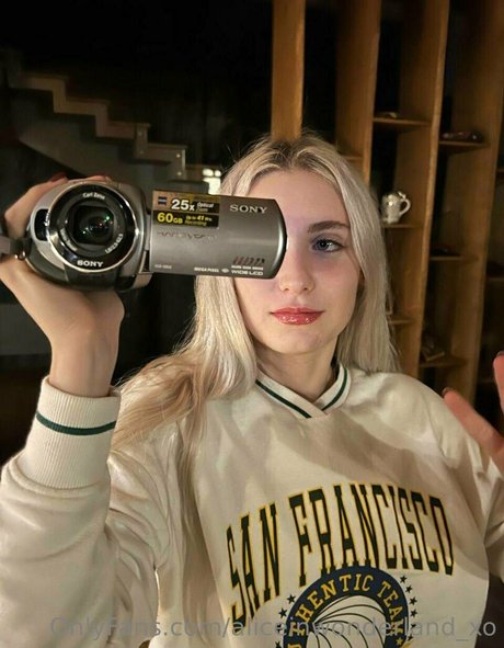 aliceinwonderland xo art star pics