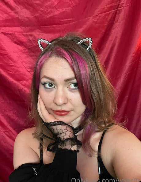 velec0r model adult photo