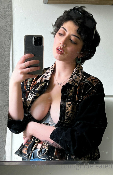 girldefeated model free photo