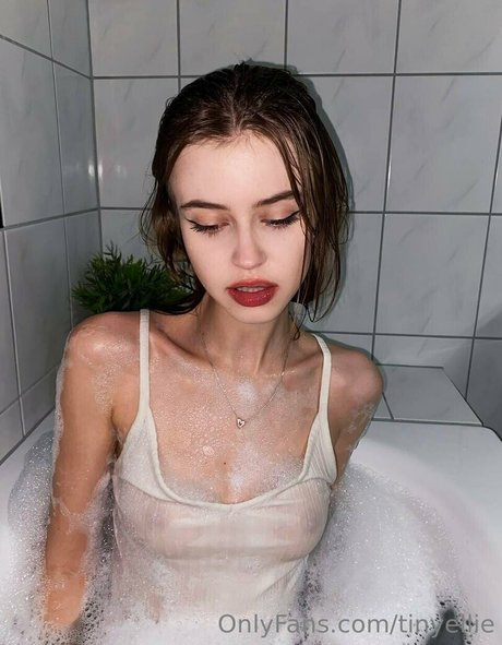 tinyellie pretty actress pic