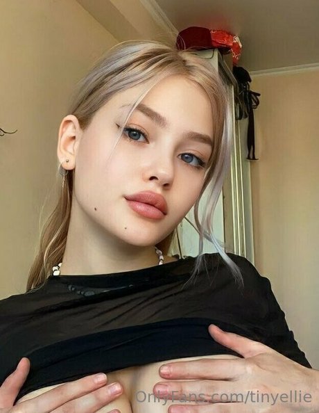 tinyellie sexy star pics