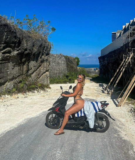 ariastormx nude star img