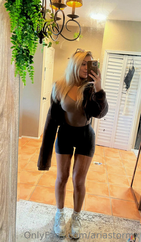 ariastormx model art pics