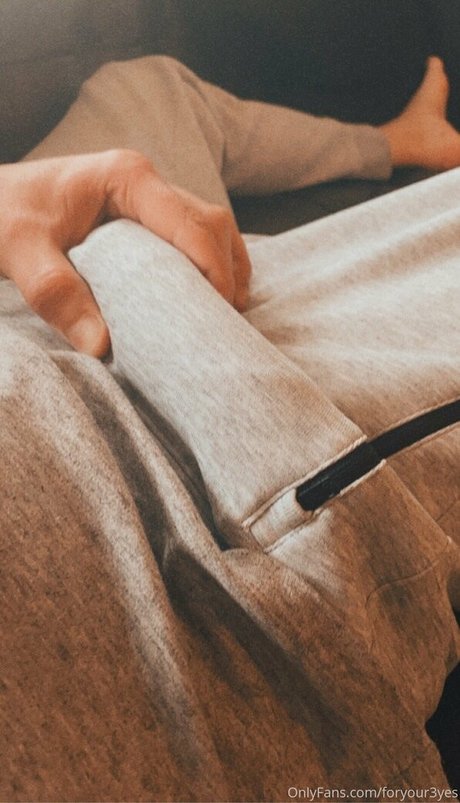 foryour3yes beautiful model img