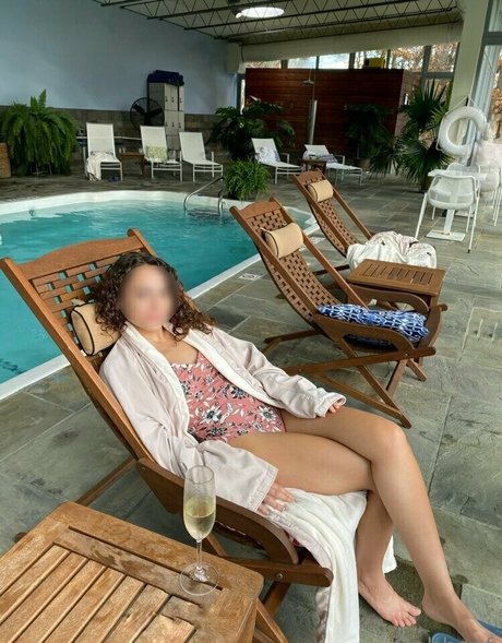 gabbsof naked pornstar pic