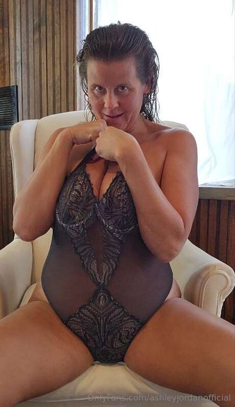 ashleyjordanofficial sexy actress pictures