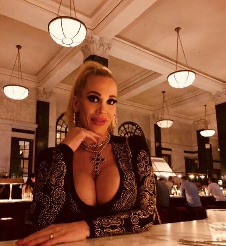 rebeccamorefree model sexy pics