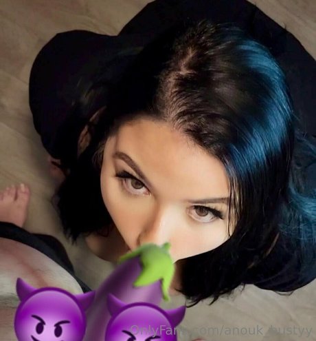 anouk bustyy model nudes galleries