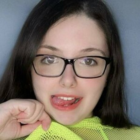 anouk bustyy free model images