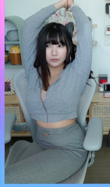 AriaSaki star sexy image