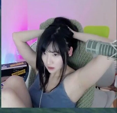 AriaSaki naked model archive