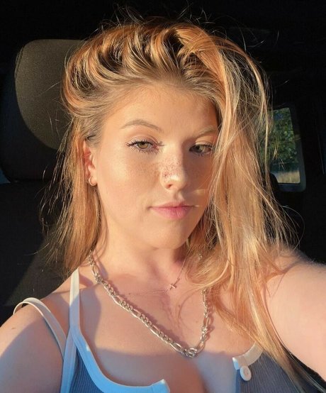 Elsuzannee porn star pics