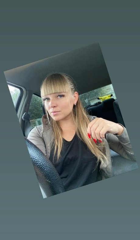 curvy muscle onlyfans erotic image