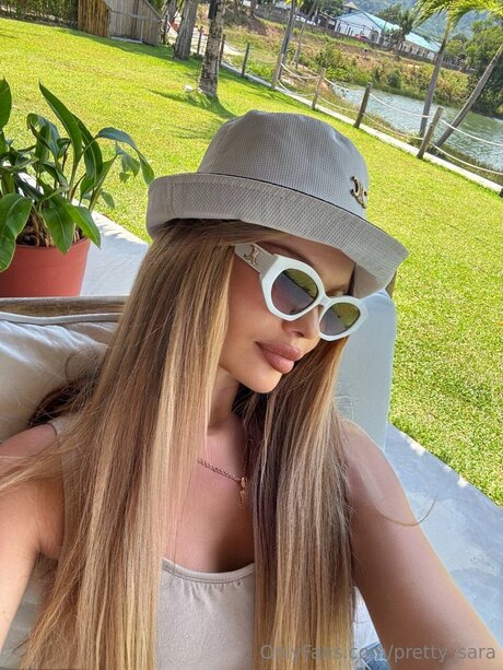 Pretty Sara model porn img