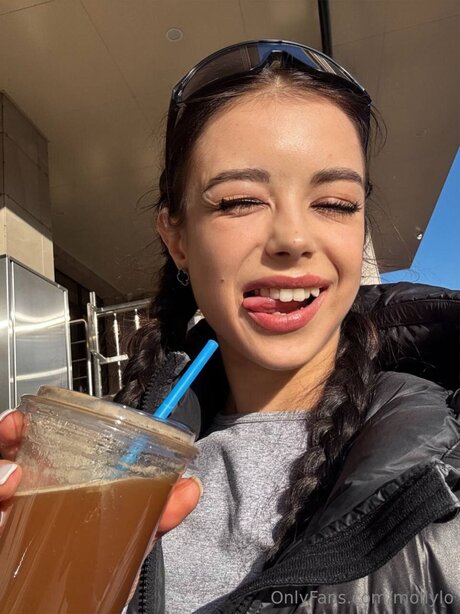 Mollylo exclusive actress pic