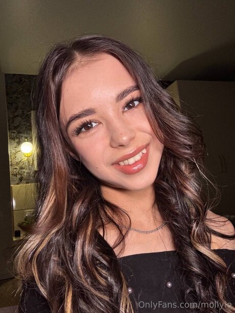 Mollylo top actress img