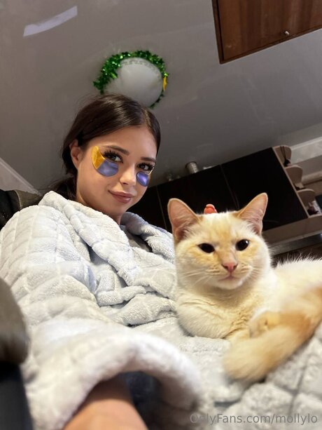 Mollylo star hot image