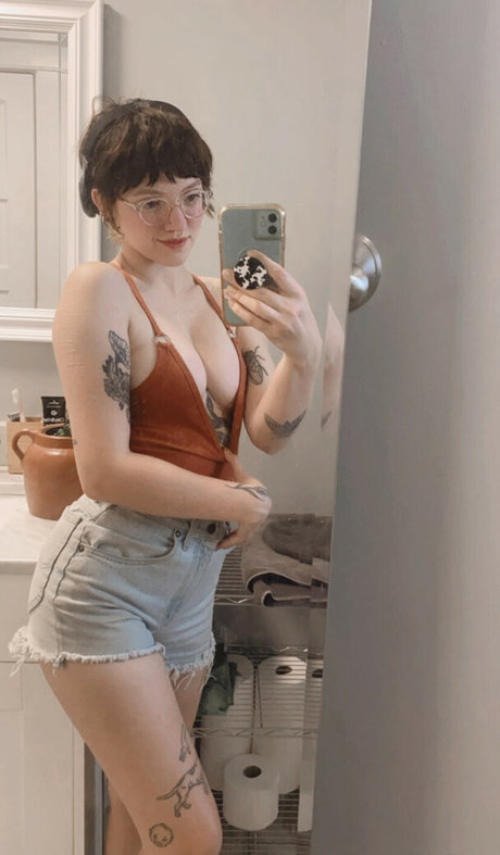 Pleasequietdown porn model pic