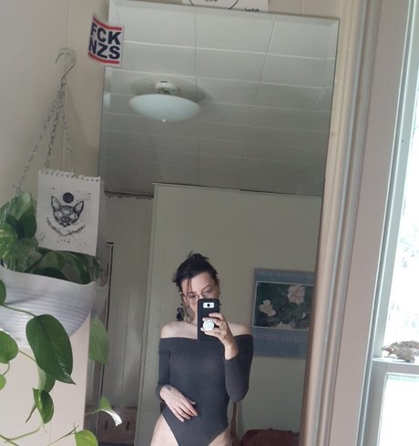 Pleasequietdown top star pic