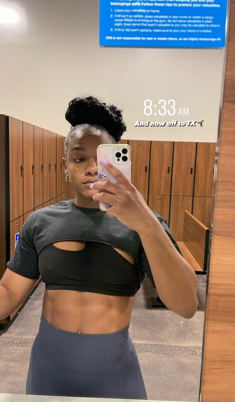 aaaaayevuh sexy star pic