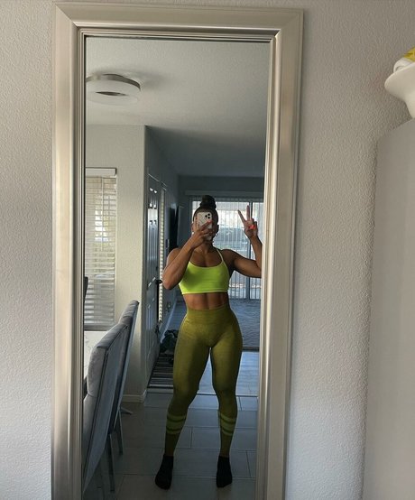 aaaaayevuh star nudes pics