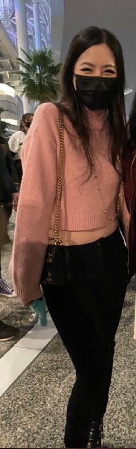 Fuslie nude actress photos