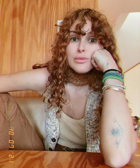 Rumer Willis nudes model pic