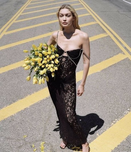 Gigi Hadid naked model gallery